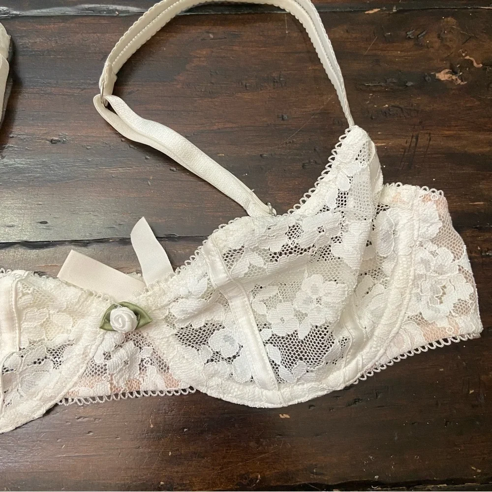 For love and lemons Lou Lace Cream Bra Size Small 1285